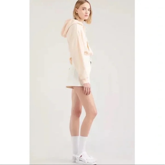 Levi's High Waisted Mom Shorts Denim White Ivory Size 25 - Picture 2 of 9